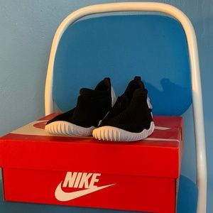 Nike black & white Aquasock 360 slip on size 13c